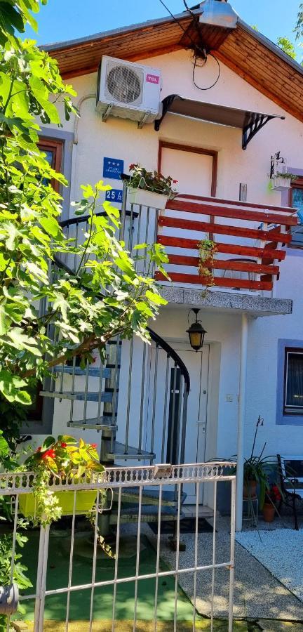 Apartment " Studio Green " Free Parking, Self Check-In زغرب المظهر الخارجي الصورة